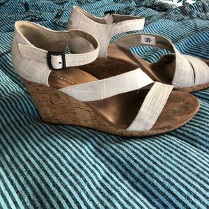 Toms wedges